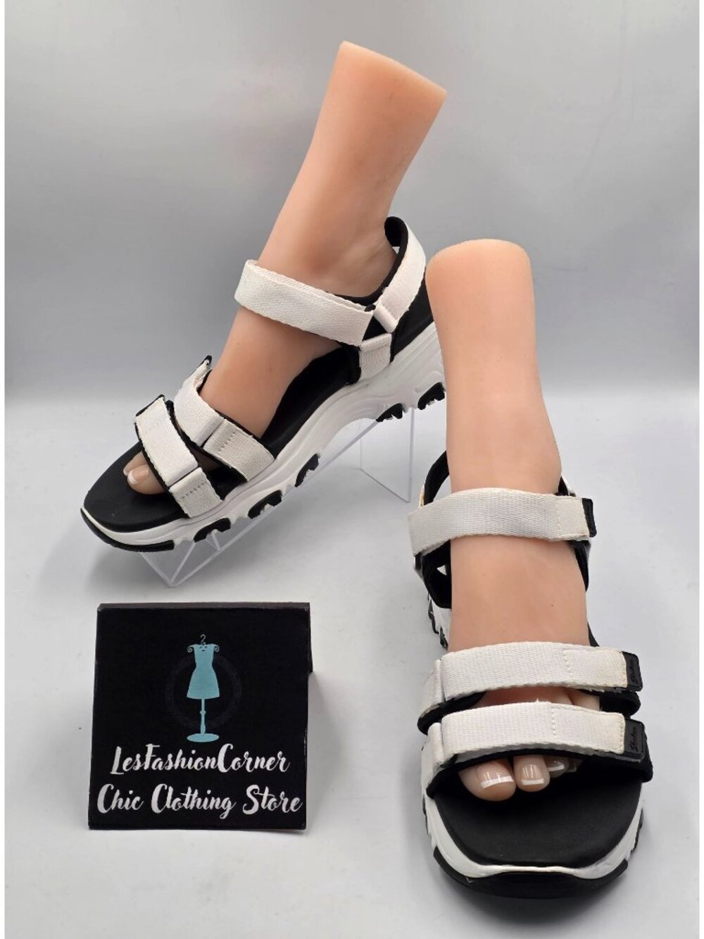 NWT Skechers Women's White Black Straps D'Lites Fresh Catch Sandals Sz 11 3927